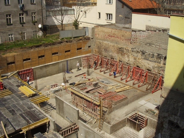 088 Podzemn&iacute; gar&aacute;že Italsk&aacute;